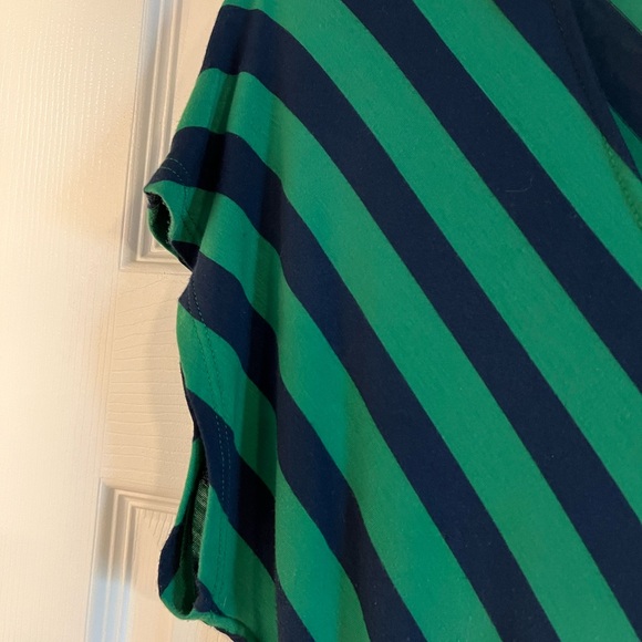 Olivia Moon v-neck high/low dress in a chevron pattern. Size L. - Picture 9 of 11